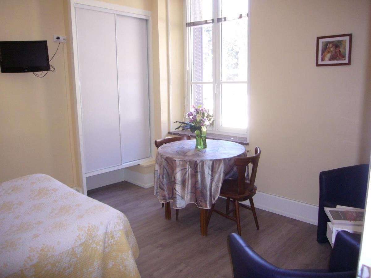 Chambres D'Hotes Residence Du Parc พลอมบิแอร์ส-เลส์-แบ็งส์ ภายนอก รูปภาพ